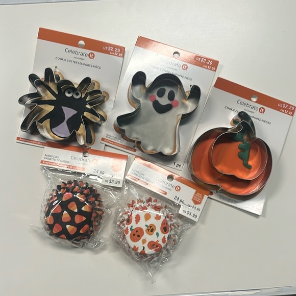 Halloween Baking Lot - Picture 1 of 6